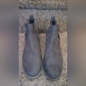 Universal Thread - size 9 - grey women's booties with small zip on each size